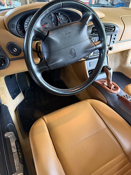 Porsche 911 Carrera 10 of 16
