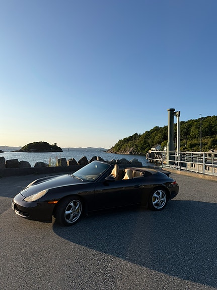 Porsche 911 Carrera 7 of 16