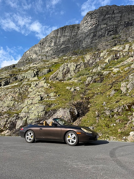 Porsche 911 Carrera 2 of 16