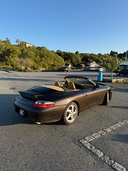 Porsche 911 Carrera 4 of 16