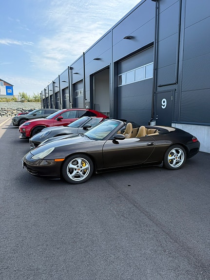 Porsche 911 Carrera 12 of 16