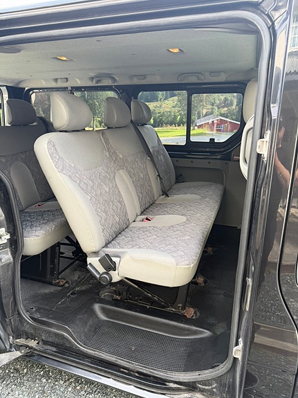 Opel Vivaro 12 of 17