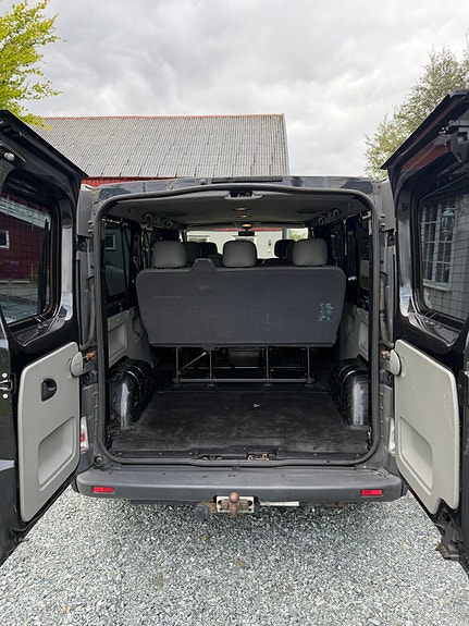 Opel Vivaro 16 of 17