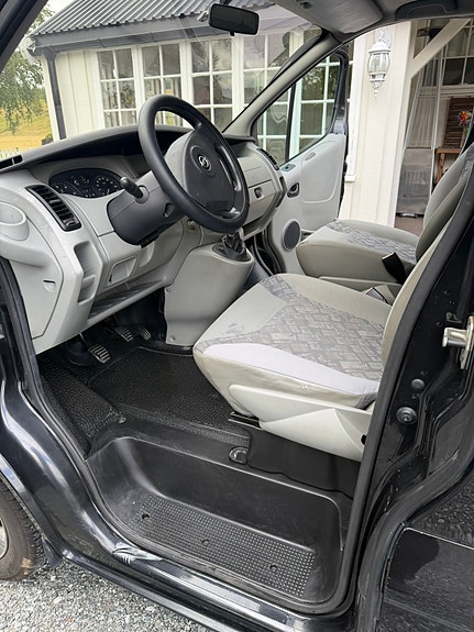 Opel Vivaro 13 of 17