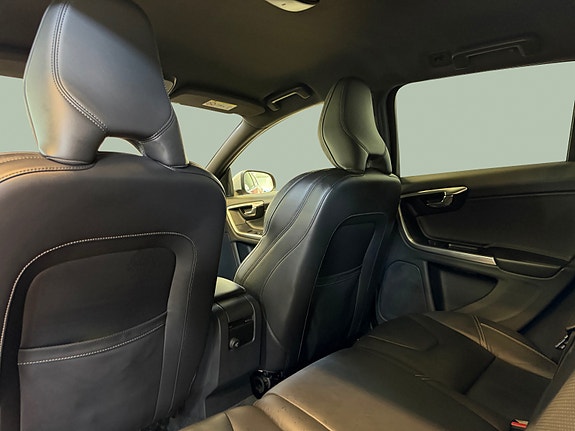 Volvo V60 14 of 30