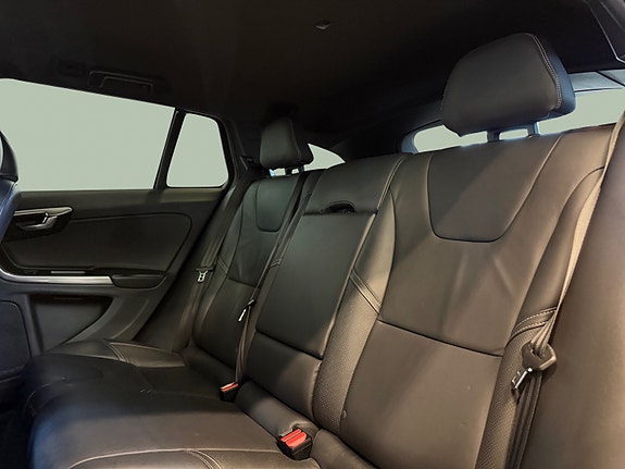 Volvo V60 13 of 30