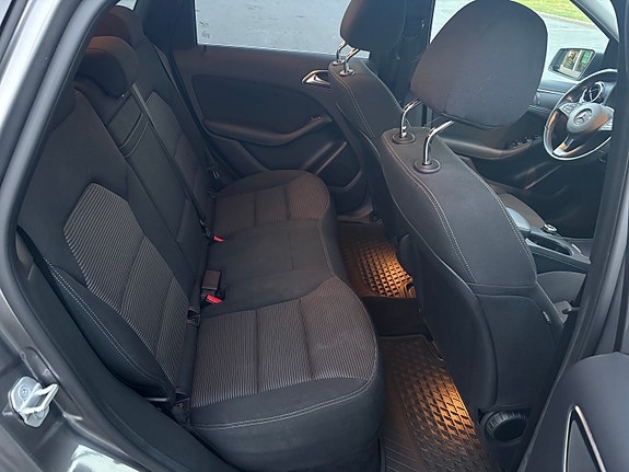 Mercedes-Benz B-Electric 23 of 30