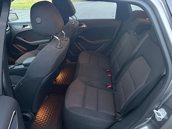 Mercedes-Benz B-Electric 15 of 30