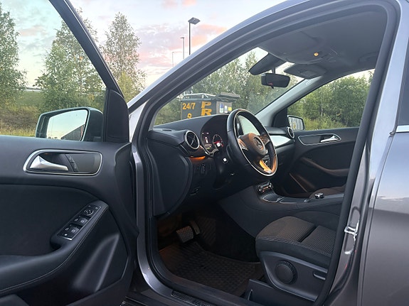Mercedes-Benz B-Electric 11 of 30