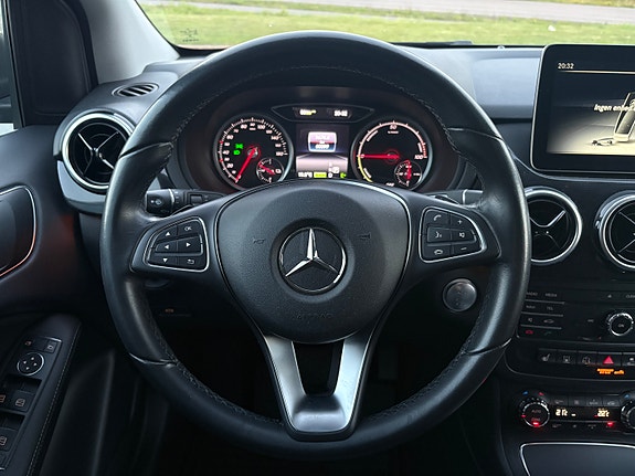 Mercedes-Benz B-Electric 29 of 30