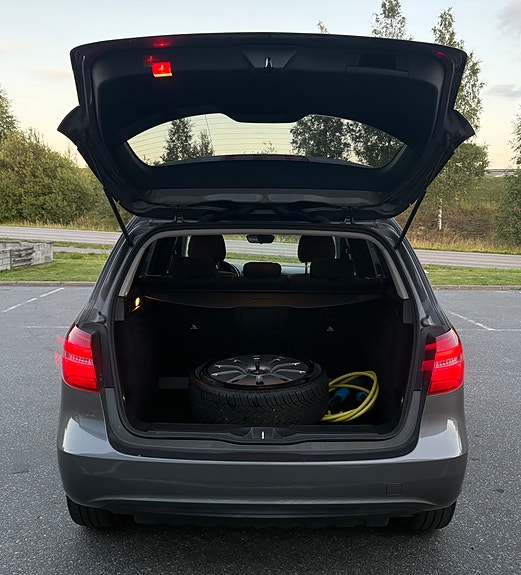 Mercedes-Benz B-Electric 16 of 30