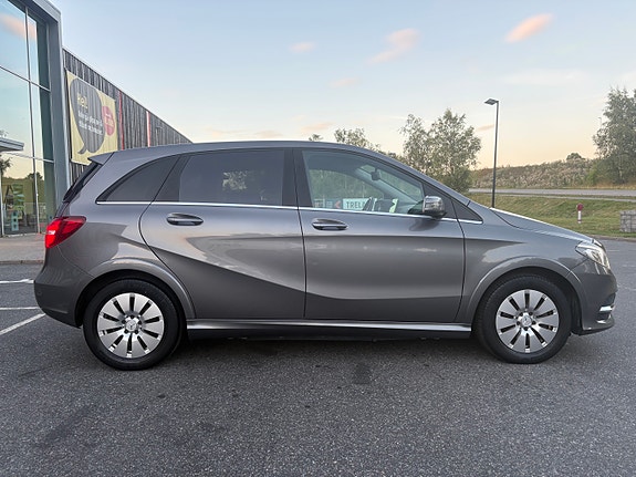 Mercedes-Benz B-Electric 6 of 30