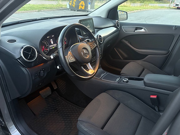 Mercedes-Benz B-Electric 13 of 30