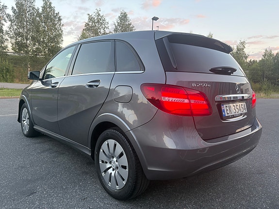 Mercedes-Benz B-Electric 3 of 30
