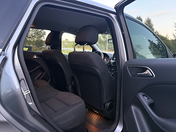 Mercedes-Benz B-Electric 22 of 30