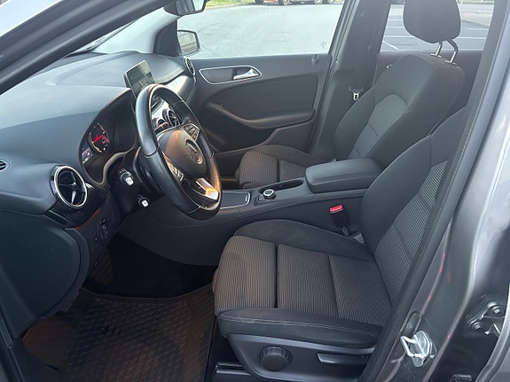 Mercedes-Benz B-Electric 12 of 30