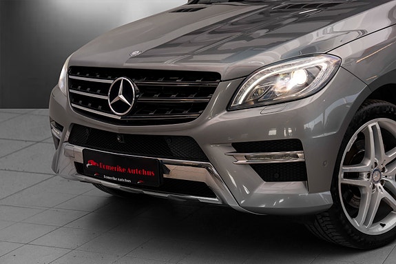 Mercedes-Benz ML250 2 of 24