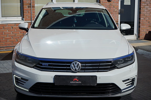 Volkswagen Passat 10 of 30