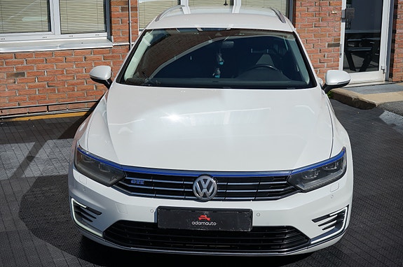 Volkswagen Passat 12 of 30