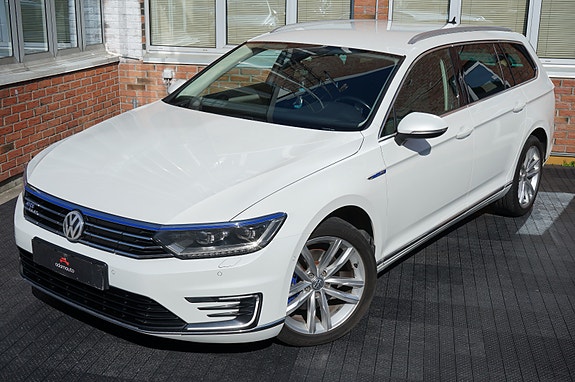 Volkswagen Passat 3 of 30