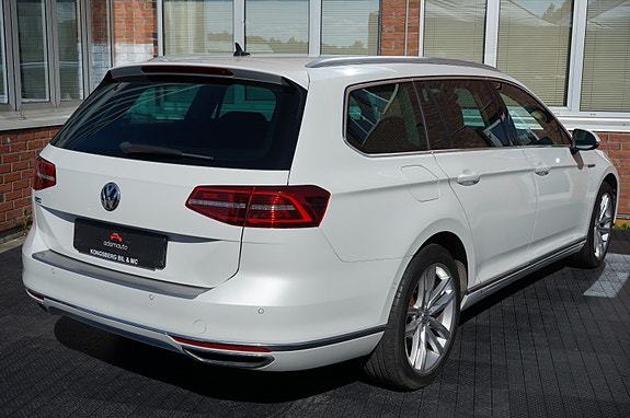 Volkswagen Passat 20 of 30