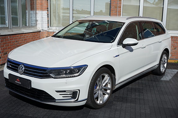 Volkswagen Passat 4 of 30