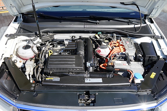 Volkswagen Passat 19 of 30
