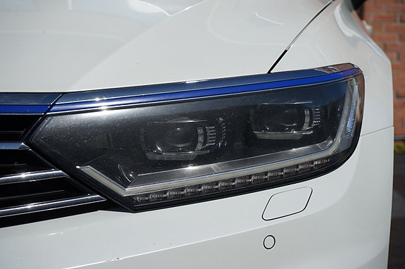 Volkswagen Passat 13 of 30