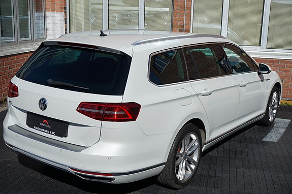 Volkswagen Passat 22 of 30