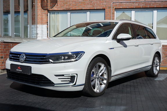 Volkswagen Passat 5 of 30