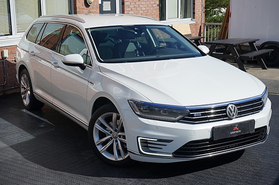Volkswagen Passat 9 of 30