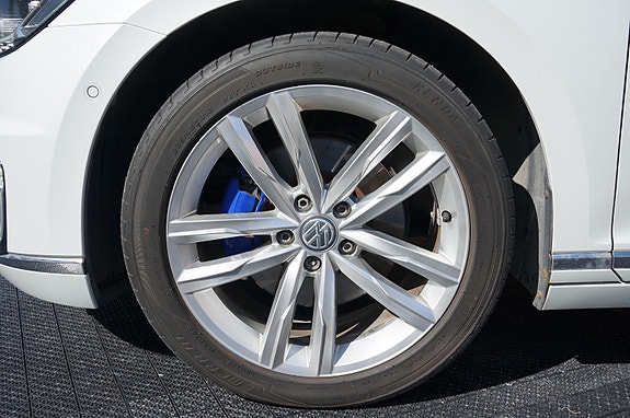 Volkswagen Passat 15 of 30