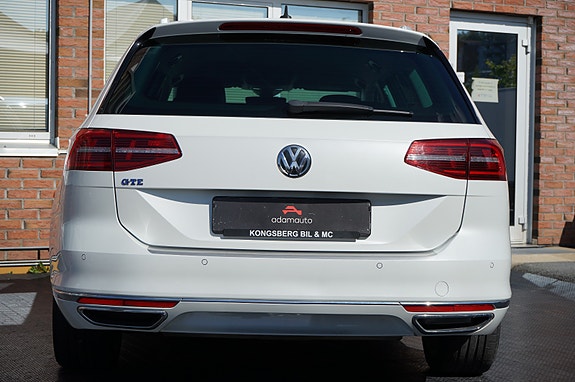Volkswagen Passat 27 of 30