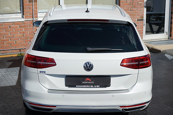 Volkswagen Passat 28 of 30