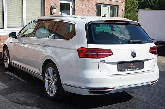Volkswagen Passat 23 of 30