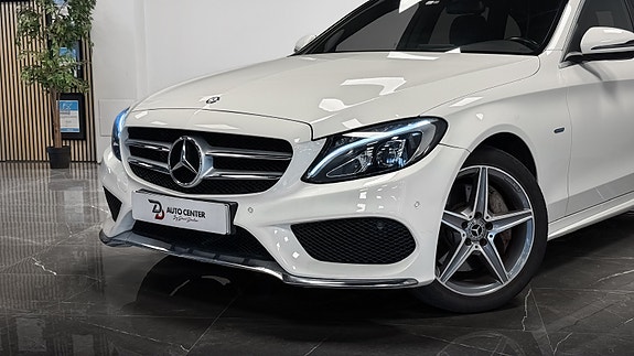 Mercedes-Benz 2 of 30