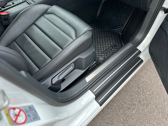 Volkswagen e-Golf VII 12 of 15