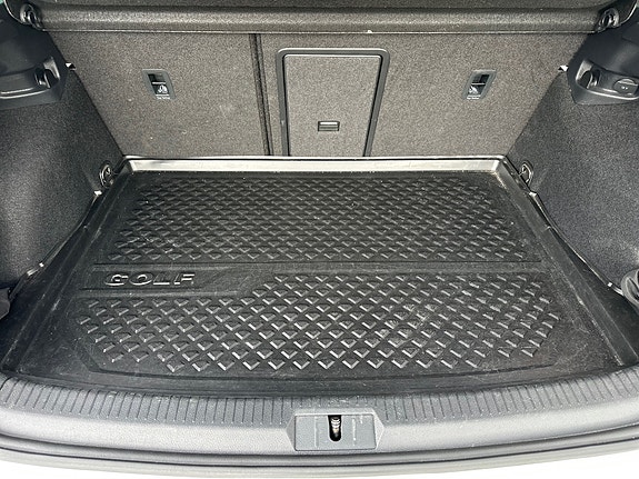 Volkswagen e-Golf VII 15 of 15