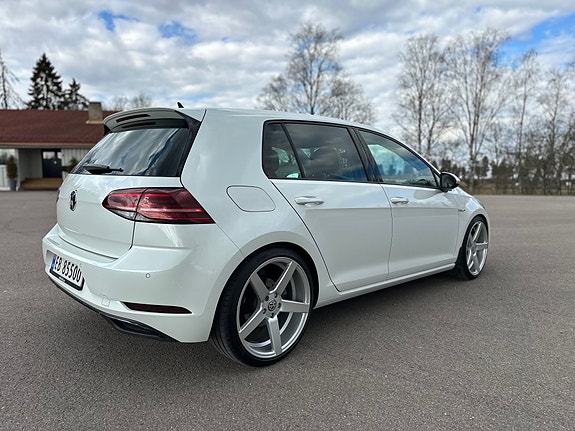 Volkswagen e-Golf VII 4 of 15