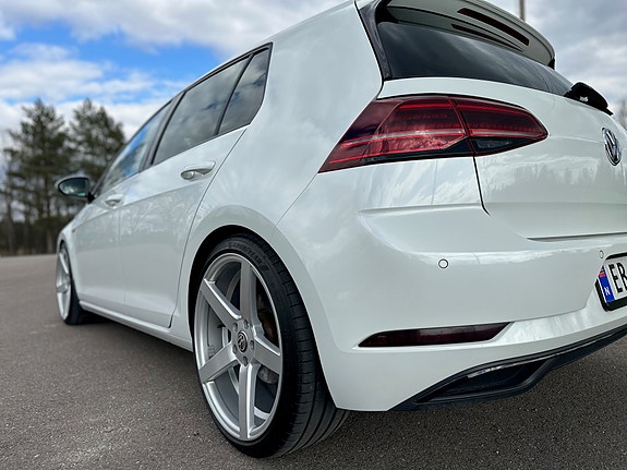Volkswagen e-Golf VII 7 of 15