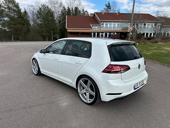 Volkswagen e-Golf VII 2 of 15