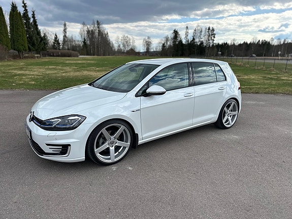 Volkswagen e-Golf VII 6 of 15