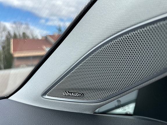 Volkswagen e-Golf VII 13 of 15