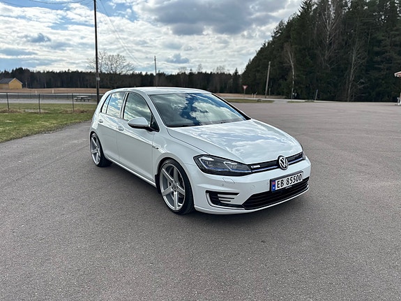 Volkswagen e-Golf VII 5 of 15