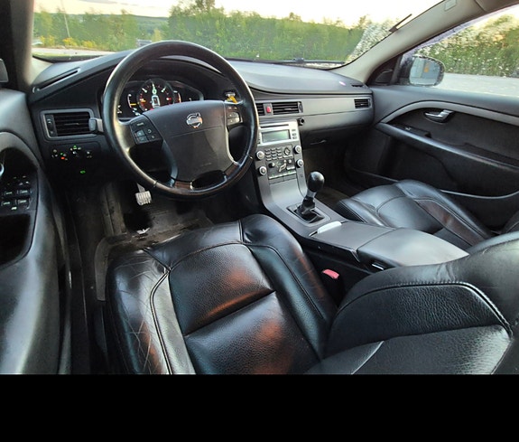 Volvo V70 10 of 16