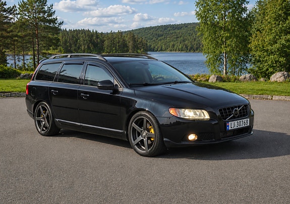 Volvo V70 3 of 16