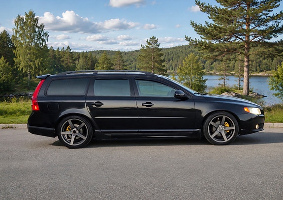 Volvo V70 2 of 16