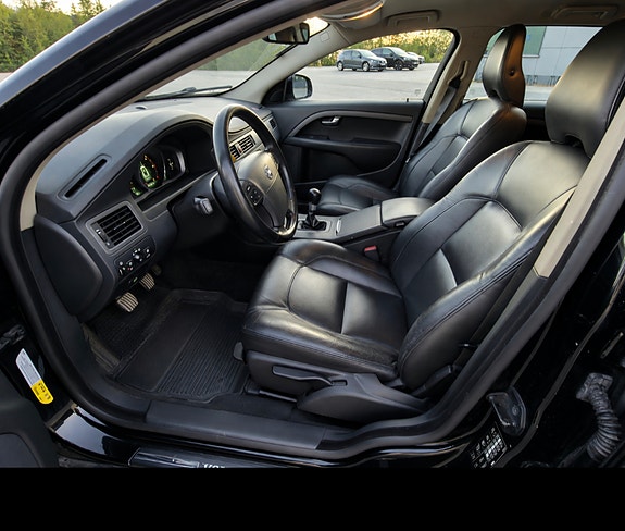 Volvo V70 12 of 16