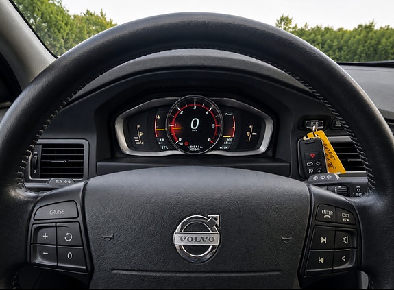 Volvo V70 13 of 16