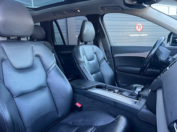 Volvo XC90 10 of 14